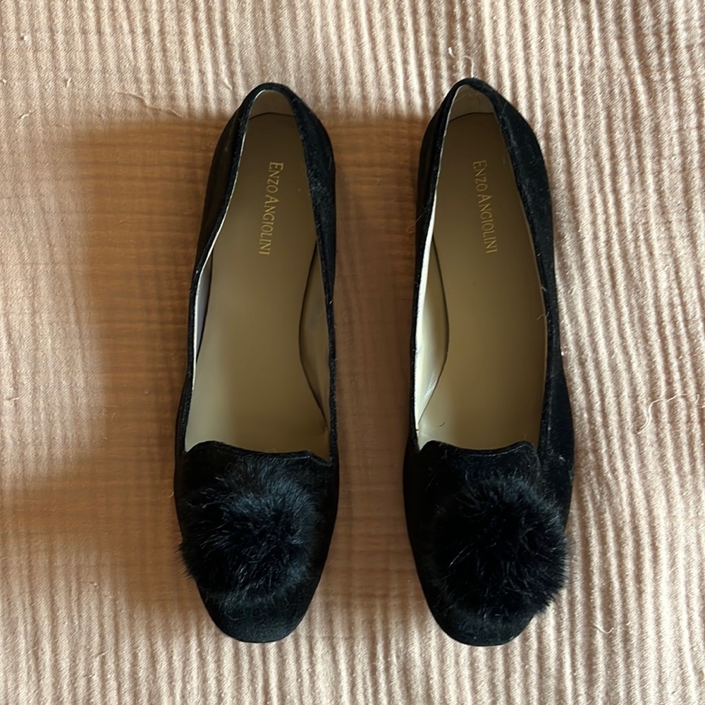 Enzo Angiolini velvet loafer with pompom, black, size 11